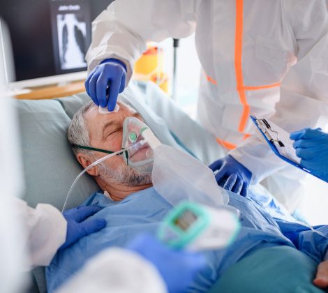 infected-patient-in-quarantine-lying-in-bed-in-hos-TD3YC2X.jpg